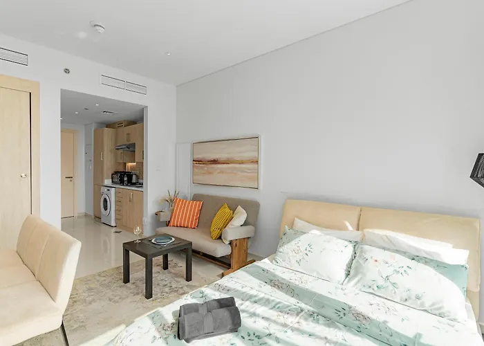 Cozy Sea & Marina View Apt With Rooftop Pool & Private Beach In Palm Jumeirah, Steps To Nakheel Mall