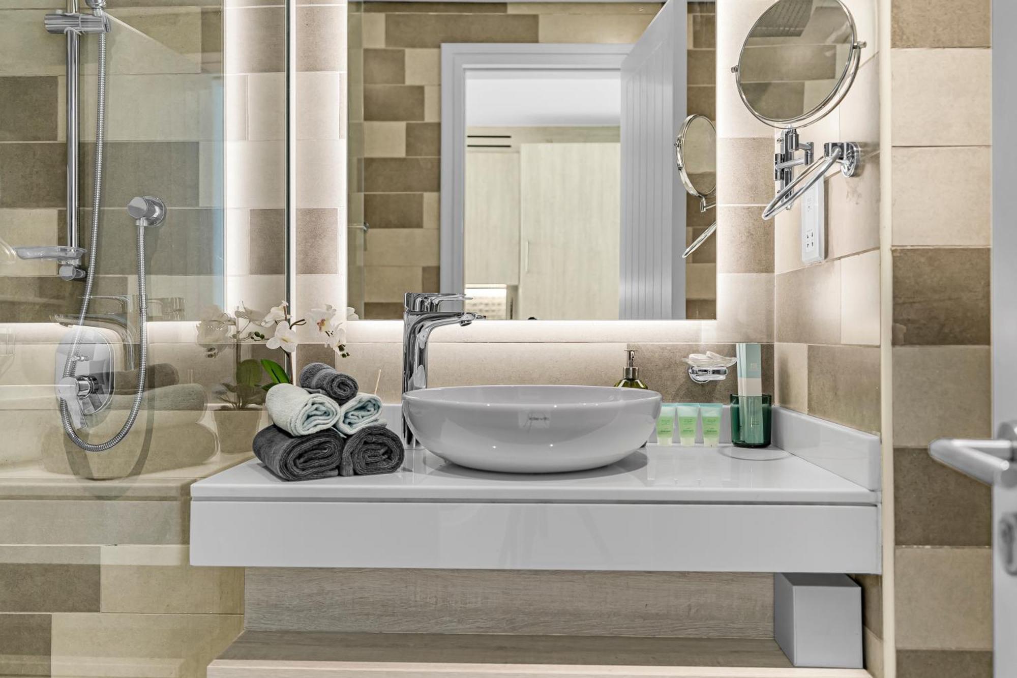 شقة Cozy Sea & Marina View With Rooftop Pool & Private In Palm Jumeirah, Steps To Nakheel Mall دبي
